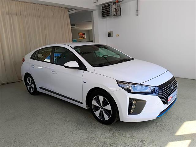 Hyundai Ioniq - � 14690