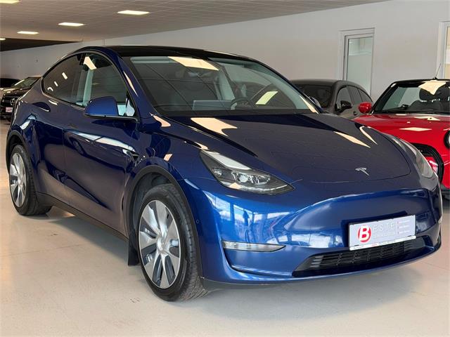 Tesla Model Y Long Range AWD 75kWh  - � 32990